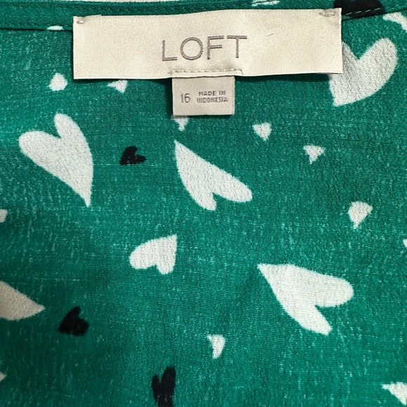 Loft Women’s Long Sleeve V-neck Green Hearts Holiday Festive Blouse Sz 16 - Picture 7 of 9